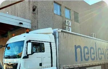 Uvoz in smer proti skladišču Neele-Vat