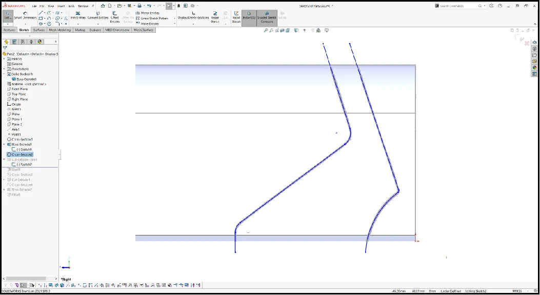 Prerez skeniranega dela in skica za konstrukcijo v SOLIDWORKS