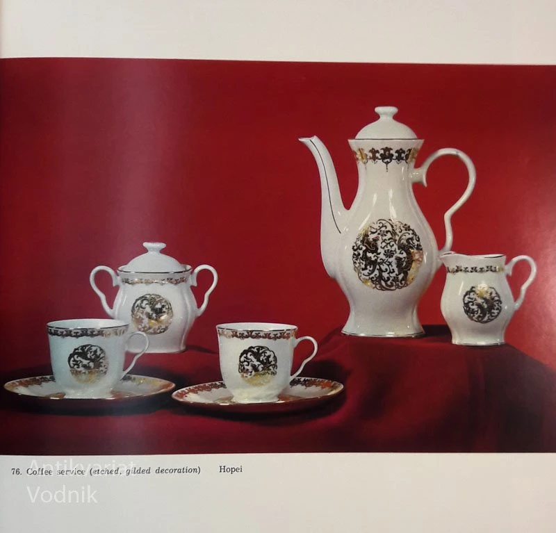 CHINESE ARTS AND CRAFTS