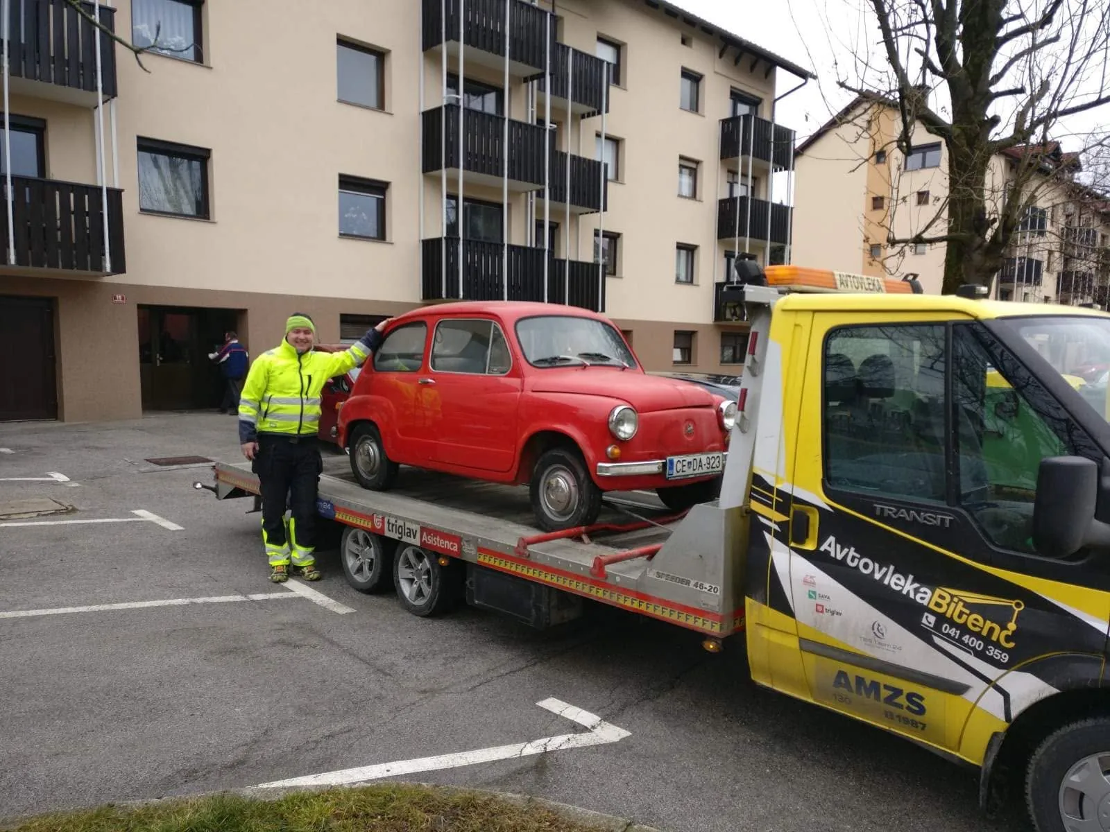 Naložen avtomobil na vlečnem vozilu AVTO BITENC
