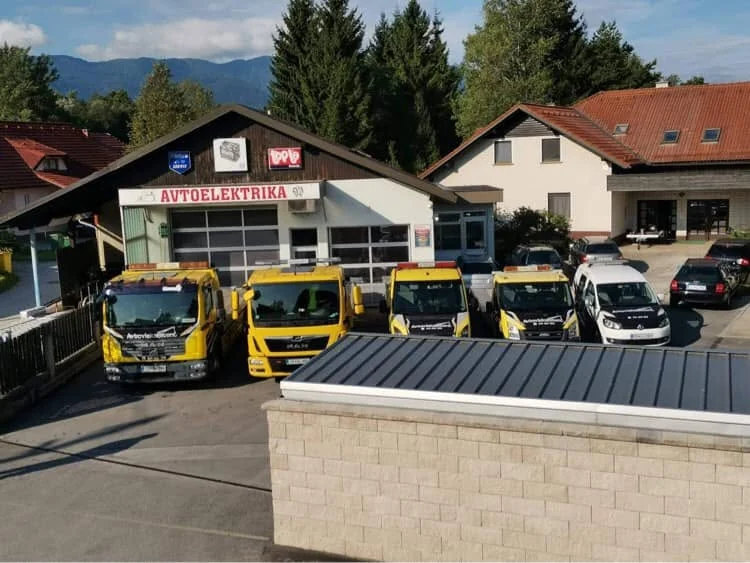 Vozni park AVTO BITENC pred delavnico v Spodnji Rečici