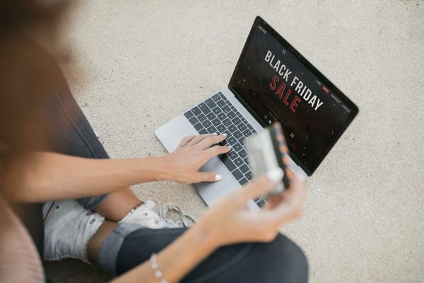 woman-wanting-buy-something-black-friday-laptop