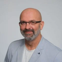 dr. Sebastjan Jeretič