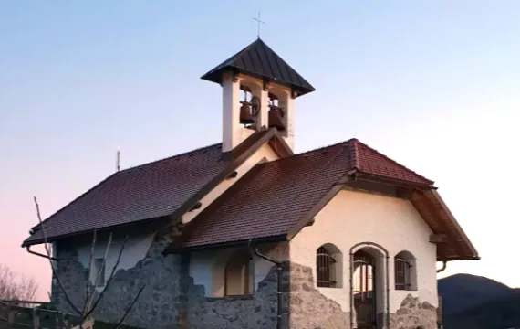 Cerkev v Ajblju — fotografija s projekta