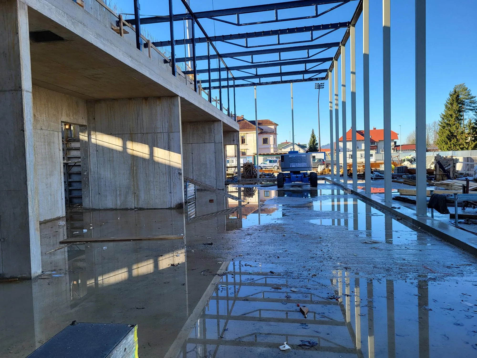 Armiranobetonska konstrukcija športnega kompleksa med gradnjo