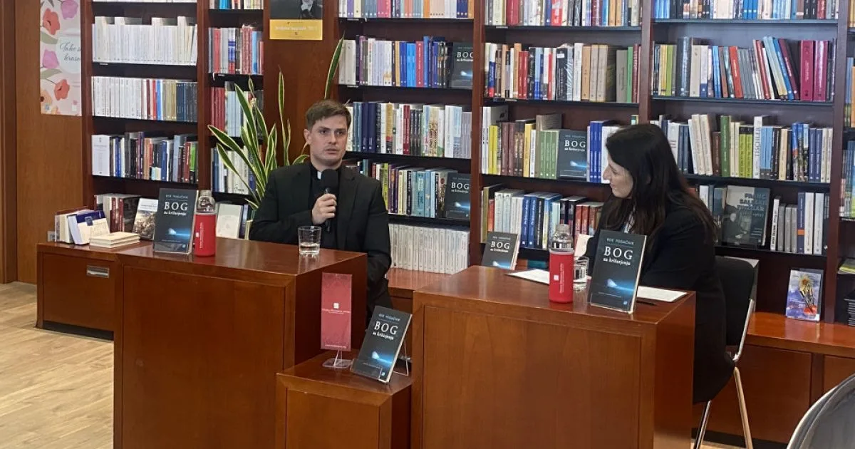 Duhovnik med božičem sredi Atlantika ali kako je nastal dnevnik ladijskega kaplana