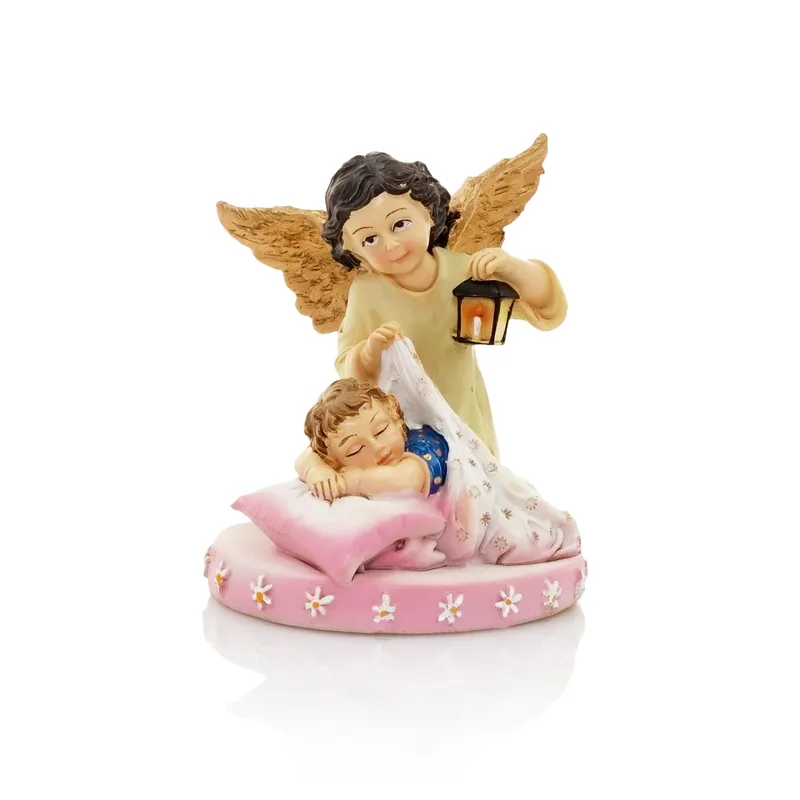 Angel varuh in punčka, ki spi