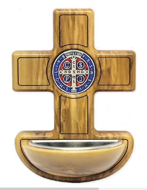 Kropilnik z medaljonom sv. Benedikta