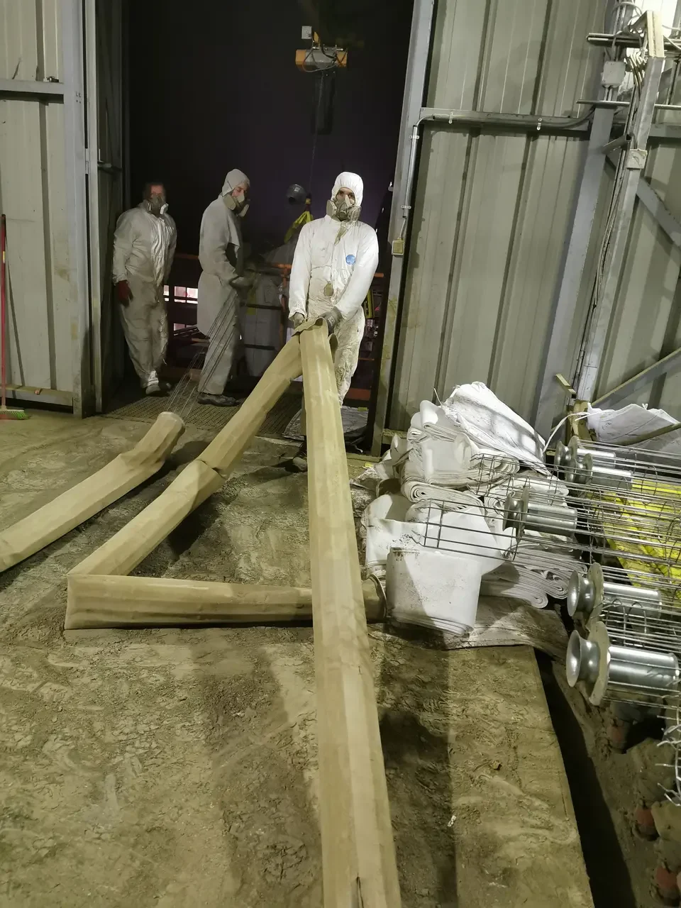 Demontaža, Čiščenje, Kontrola, Montaža – Primer demontaže, čiščenja, kontrole izpihovalnega sistema in montaže Ekofilter  filter vreč ter zagon odpraševalnega sitema pri uporabniku.