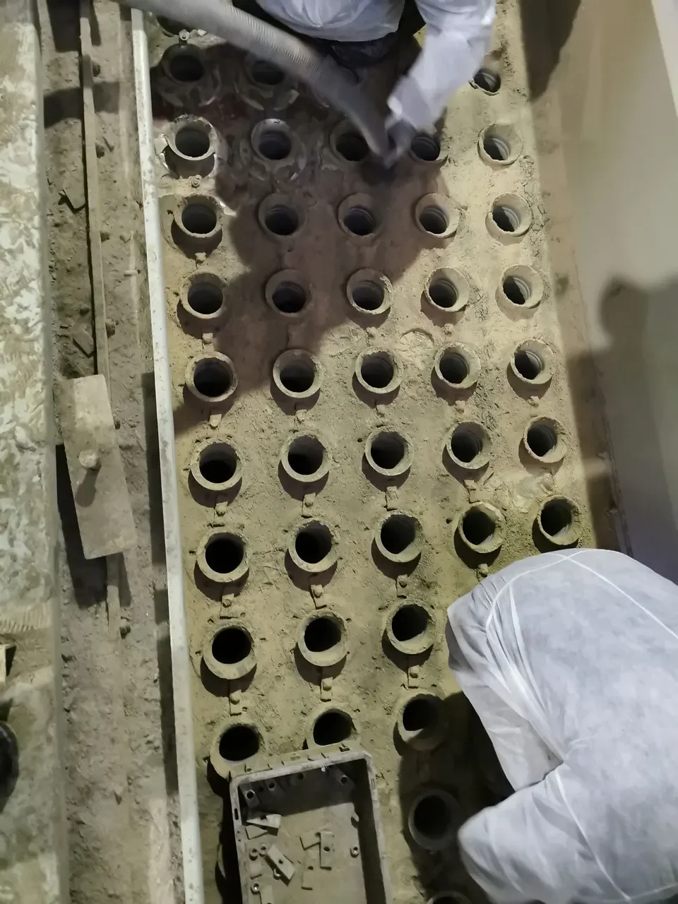 Demontaža, Čiščenje, Kontrola, Montaža – Primer demontaže, čiščenja, kontrole izpihovalnega sistema in montaže Ekofilter  filter vreč ter zagon odpraševalnega sitema pri uporabniku.