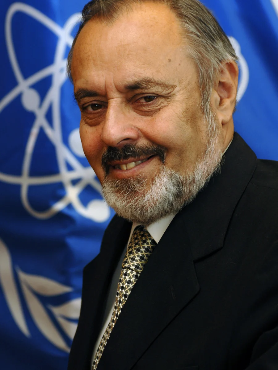 Uradni portret Ernesta Petriča kot predstavnika pri IAEA