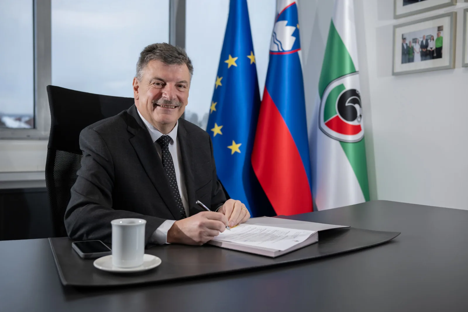 Župan dr. Peter Verlič na Radiu Zeleni val o jubilejnem zborniku in številnih aktualnih projektih Občine Grosuplje