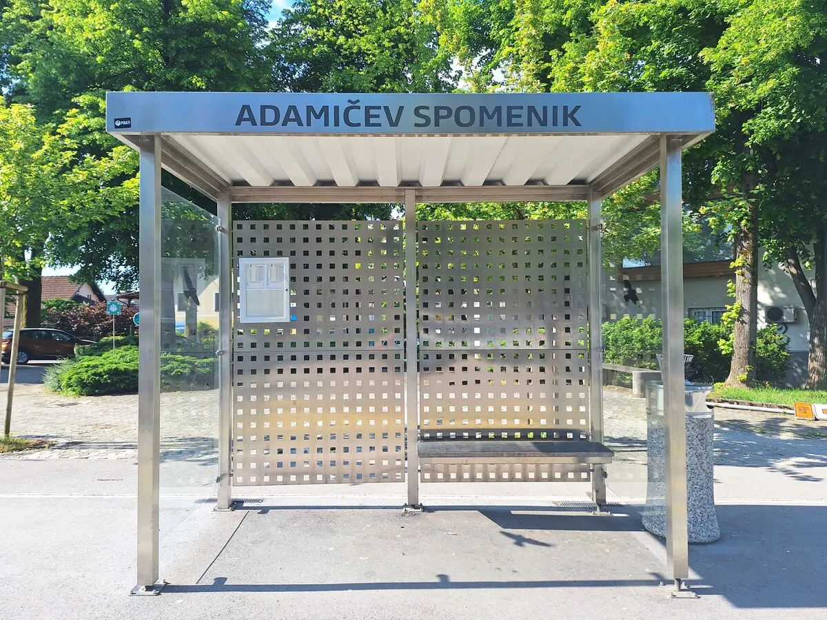 Avtobusne nadstrešnice na liniji 3G po novem označene z imeni postajališč