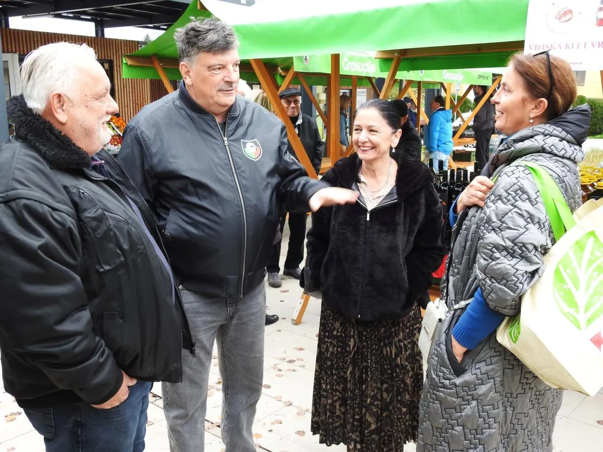 Dan kruha in vina na Mestni tržnici Grosuplje