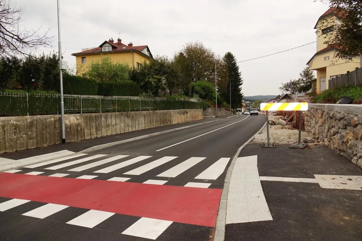 Dela na Adamičevi cesti se pričenjajo na odseku med Mestno tržnico Grosuplje in krožiščem Kogast