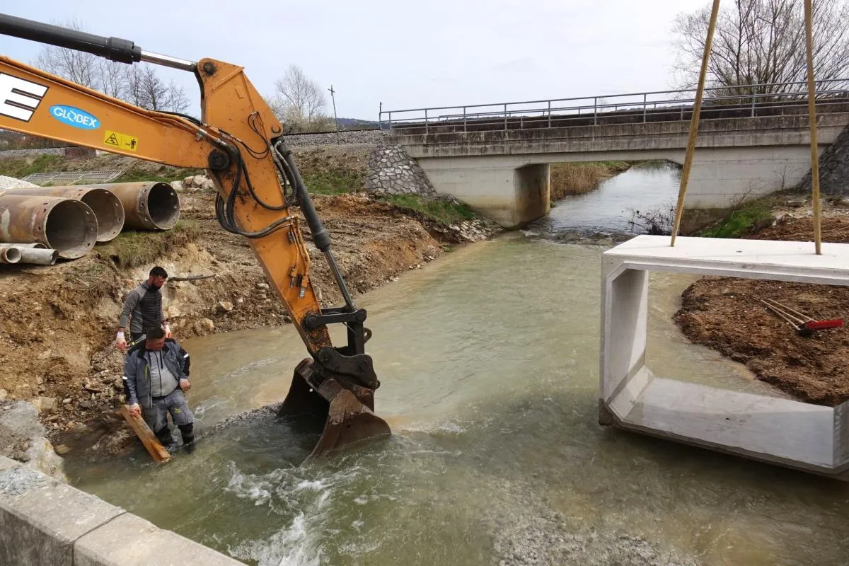 Na cesti do Spodnje Slivnice so se že pričela tudi dela pri Omaplastu