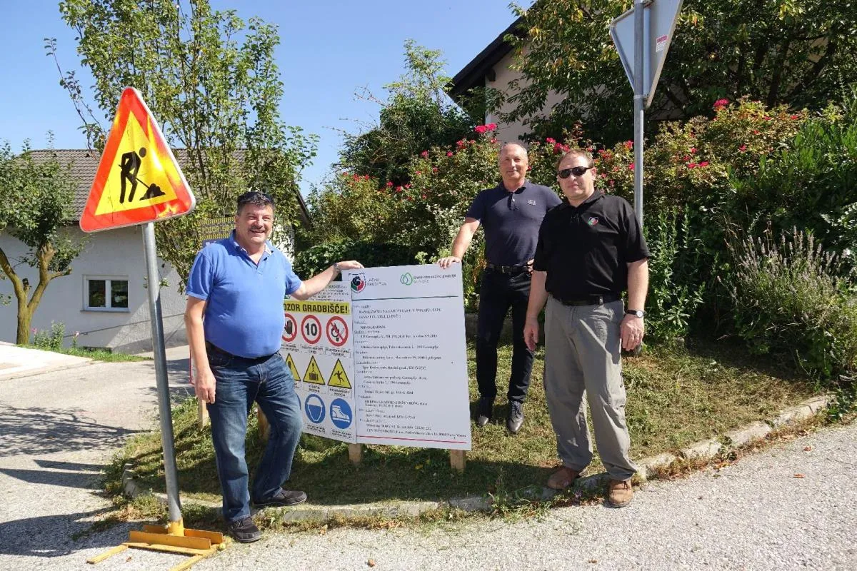 Na Lahovi cesti v Šmarju - Sapu potekajo dela za izgradnjo kanalizacije