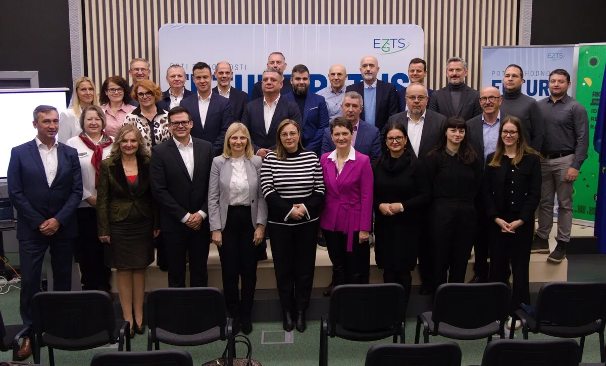 Na meddržavnem forumu »Poti prihodnosti Ljubljana – Novo mesto – Karlovec – Zagreb« o prihodnjem razvoju dolenjske železnice