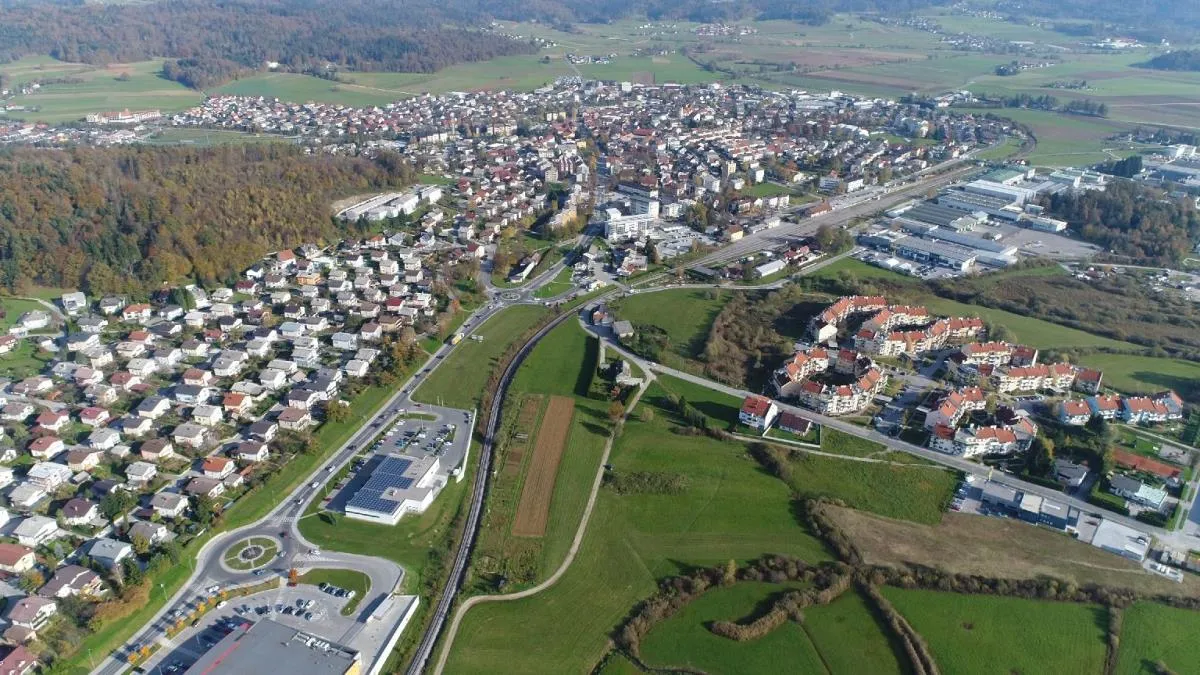 Na območju bodočega nadvoza čez železniško progo v Sončne dvore se že pričenja z izvedbo arheoloških raziskav
