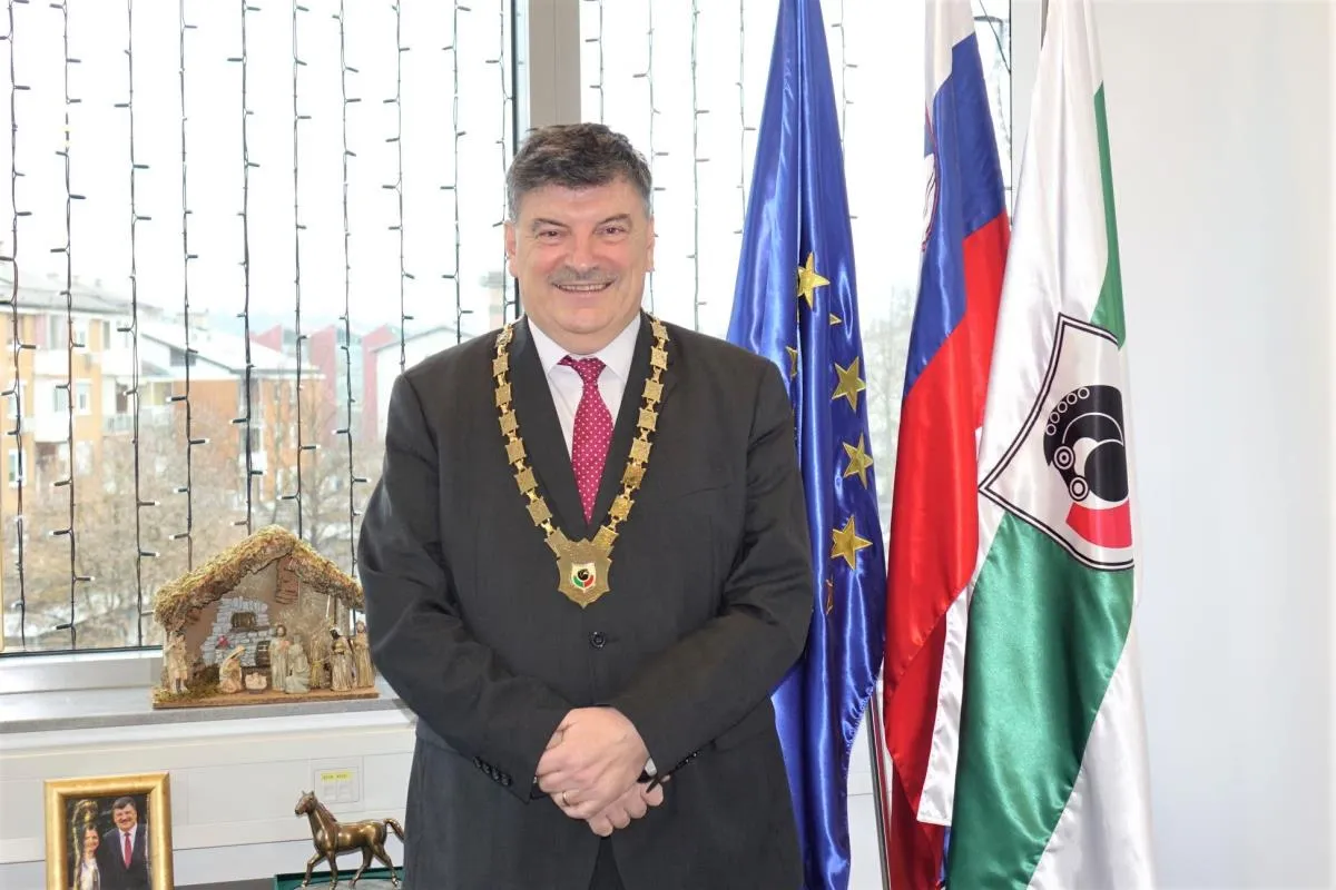NAGOVOR ŽUPANA DR. PETRA VERLIČA OB PRAZNOVANJU DNEVA SAMOSTOJNOSTI IN ENOTNOSTI
