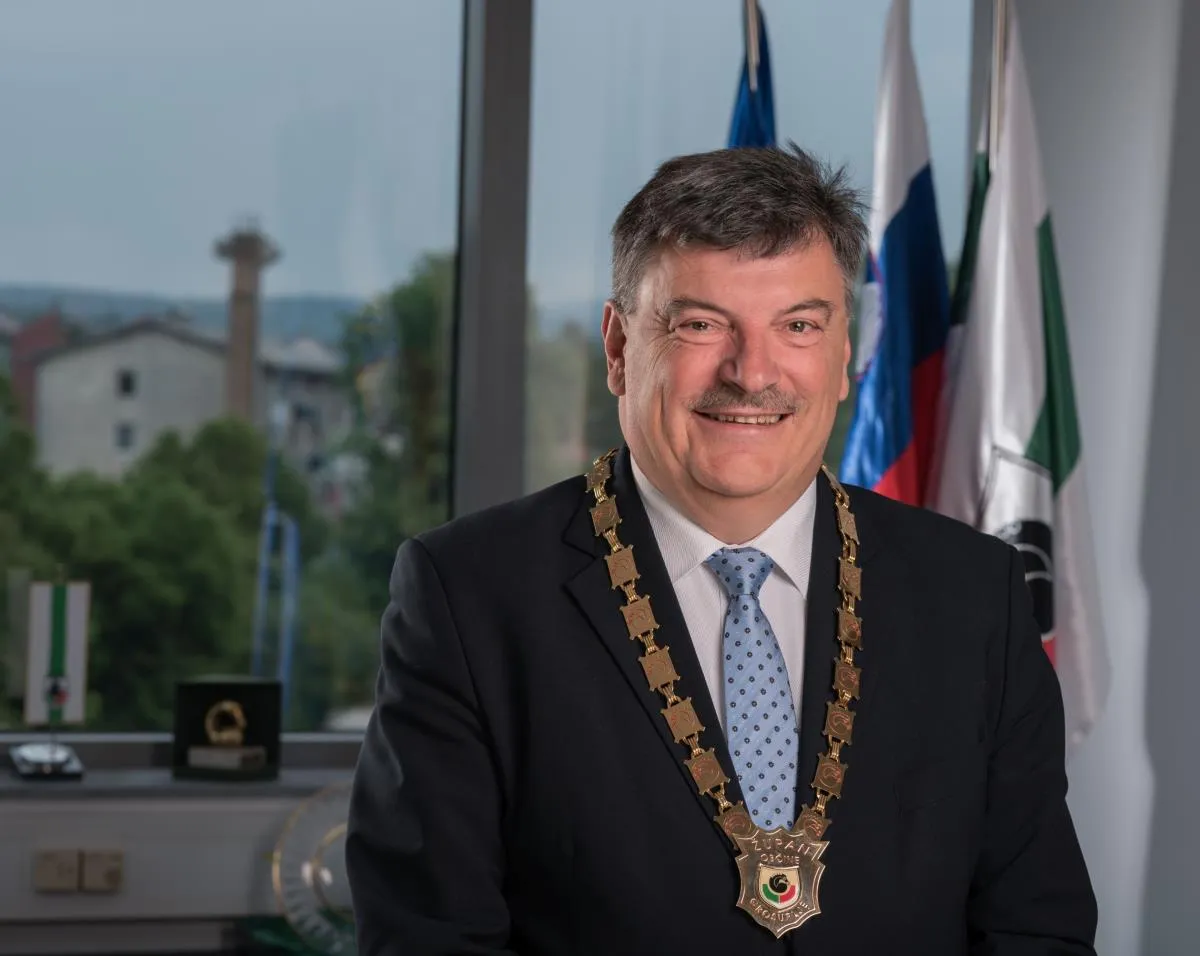 NAGOVOR ŽUPANA DR. PETRA VERLIČA OB PRAZNOVANJU DNEVA SAMOSTOJNOSTI IN ENOTNOSTI