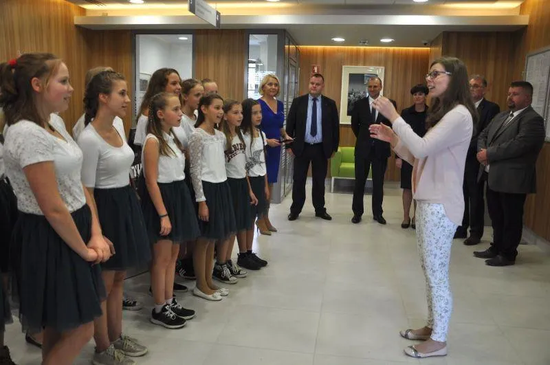 NLB ob otvoritvi svoje prenovljene poslovalnice v Grosupljem OŠ Šmarje - Sap izročil donacijo v višini 4.500 evrov