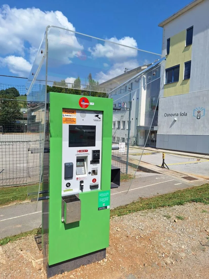Nov urbanomat na avtobusnem postajališču pri osnovni šoli v Šmarju - Sapu