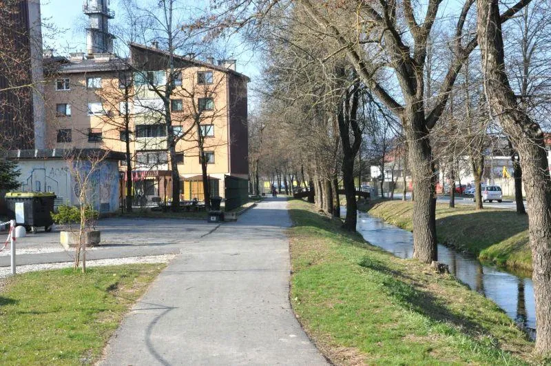Občina Grosuplje uspešno pridobila evropska sredstva za osvetlitev pešpoti ob Grosupeljščici