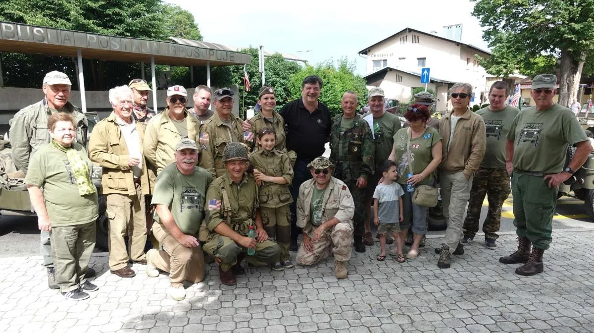 Obisk starodobnih vojaških vozil iz II. svetovne vojne v Grosupljem