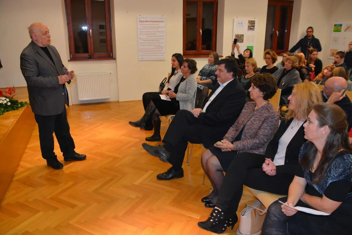 Odprtje mednarodne razstave otroških likovnih del natečaja IZ MNOGIH DEŽEL