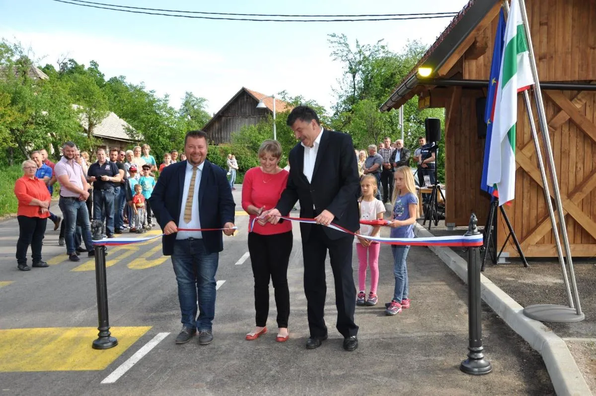 Otvoritev novega avtobusnega postajališča na Veliki Ilovi Gori