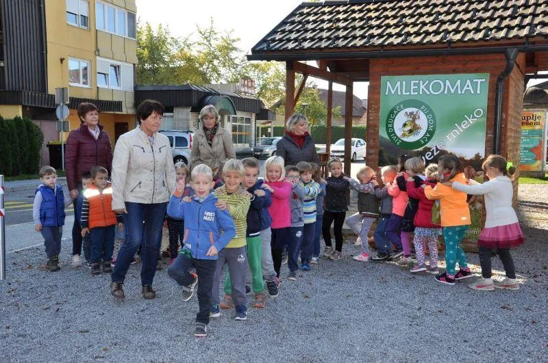 Otvoritev štirih novih polnilnih postaj za električna vozila v Grosupljem