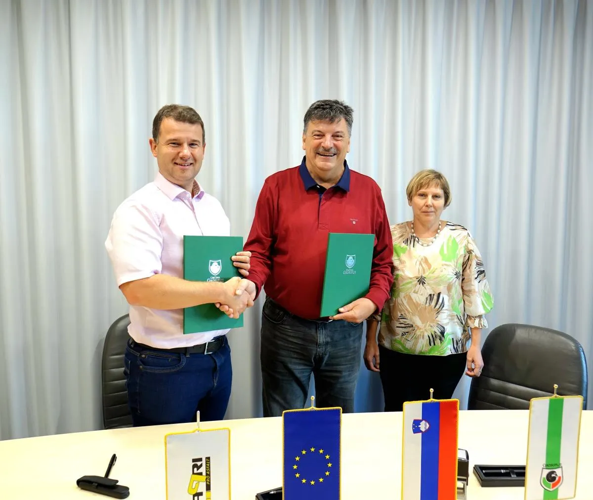 PODPIS POGODBE ZA UREDITEV LOKALNE CESTE PLEŠIVICA – ILOVA GORA