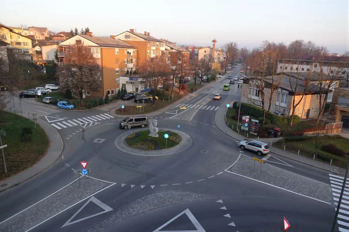 Podpis sporazuma o sofinanciranju rekonstrukcije križišča Bambič in Adamičeve ceste v Grosuplju ter odseka ceste Grosuplje - Veliko Mlačevo