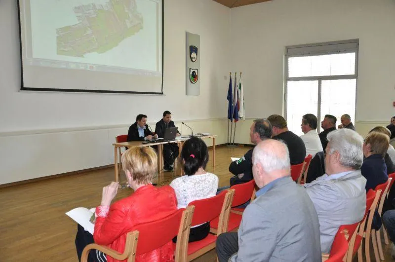 Predstavitev pogodbe o komasaciji Gospodarske cone Jug lastnikom zemljišč