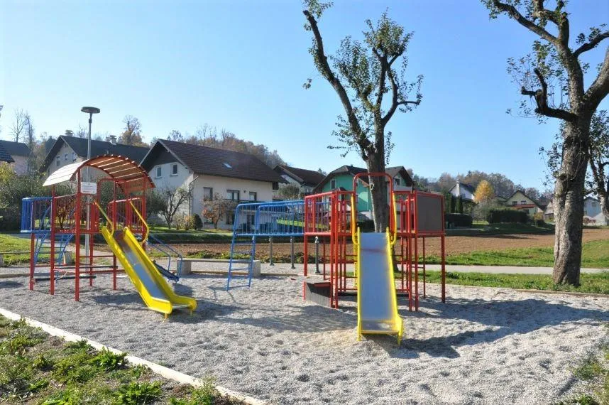 PREPOVED UPORABE ZUNANJIH ŠPORTNIH POVRŠIN IN OTROŠKIH IGRAL V OBČINI GROSUPLJE