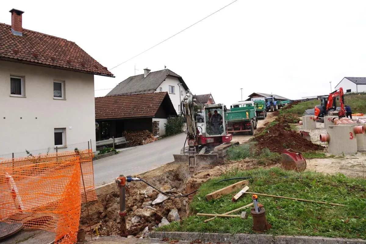 Pričela se je gradnja vodovoda in obnova kanalizacije proti zdravstvenemu domu