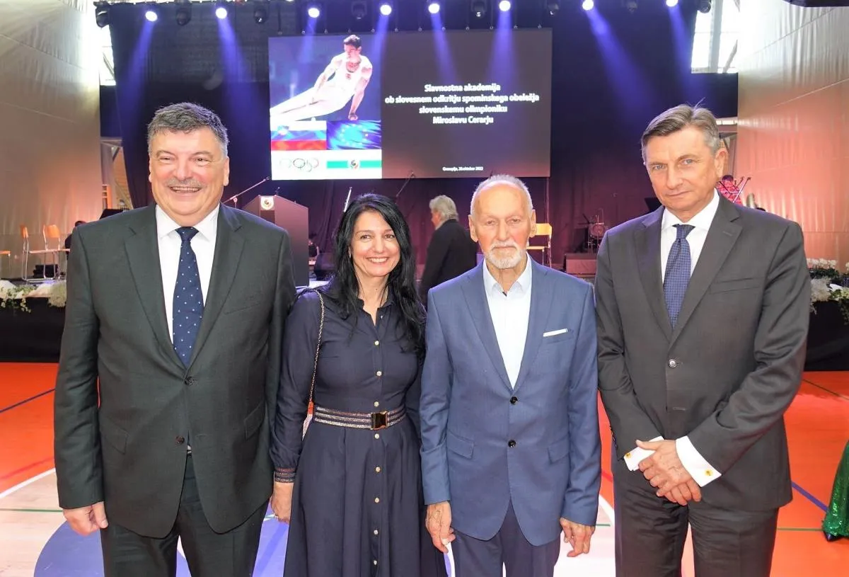 Slavnostno odkritje spominskega obeležja olimpioniku Miroslavu Cerarju