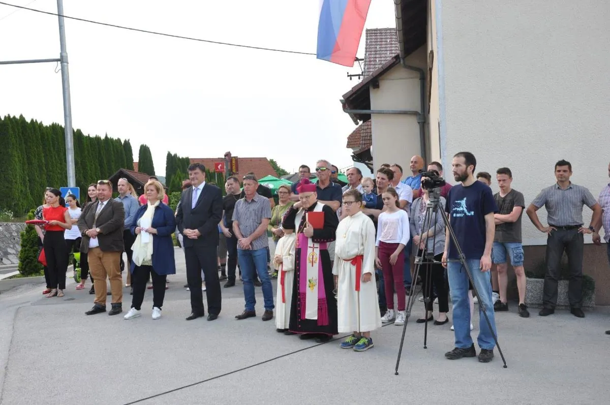 Slovesna predaja v uporabo novega pločnika in ostalih izvedenih del v Veliki Račni
