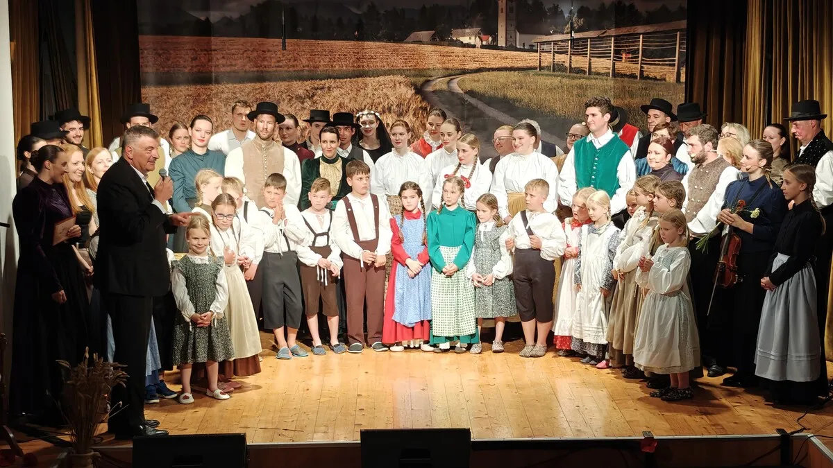 Utrip življenja: 45 let folklorne dejavnosti v Račni