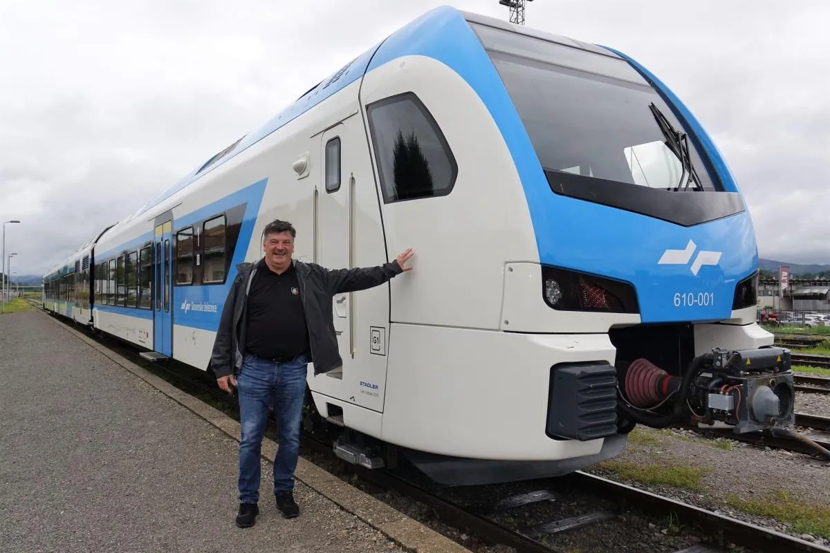V Sloveniji potekajo testiranja novega potniškega vlaka, pripeljal že tudi v Grosuplje