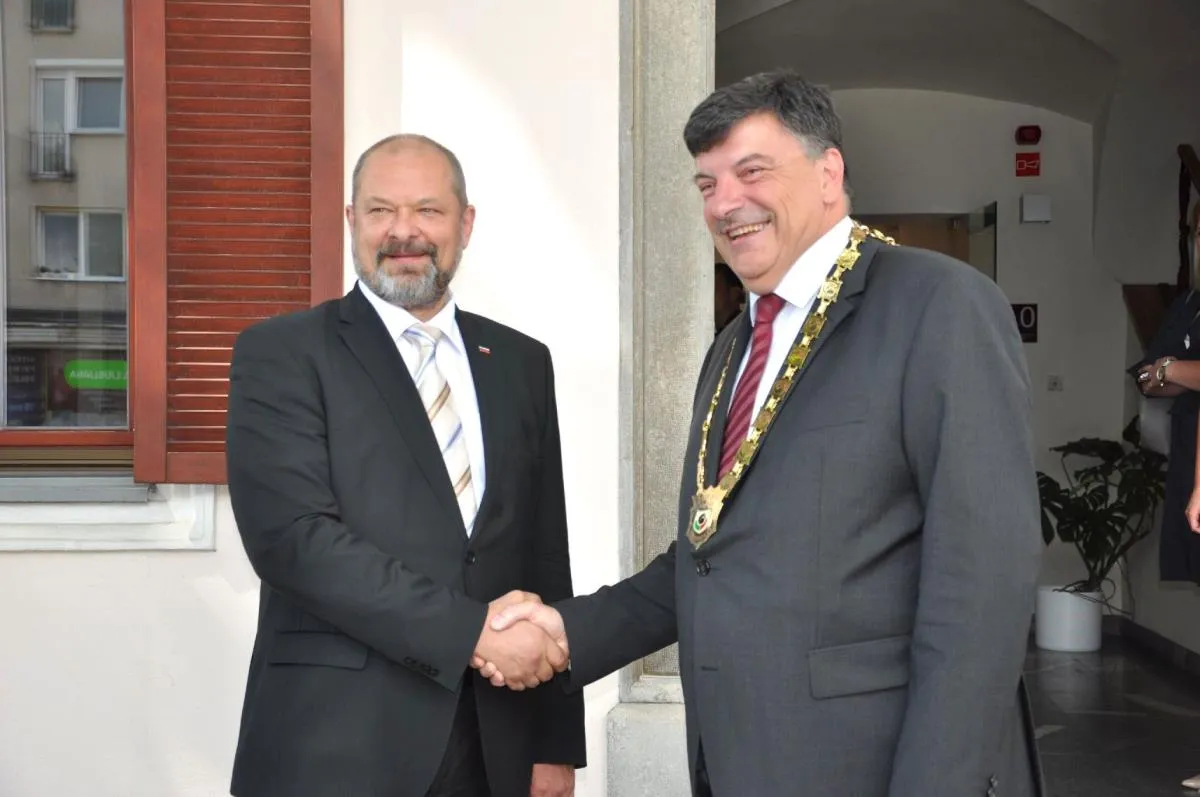 V SPOMINSKO KNJIGO OBČINE GROSUPLJE SE JE VPISAL TUDI PREDSEDNIK DRŽAVNEGA SVETA ALOJZ KOVŠCA