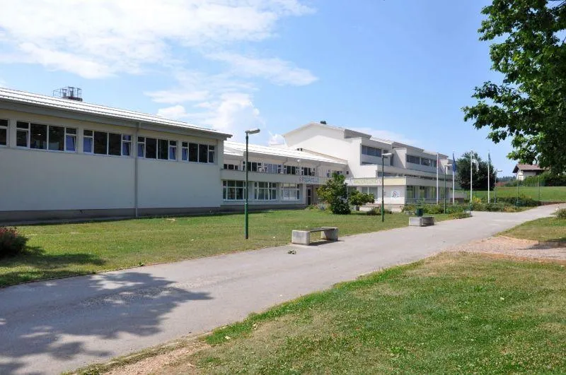 V vrtcih in šolah v času poletnih počitnic potekajo številna vzdrževalna dela
