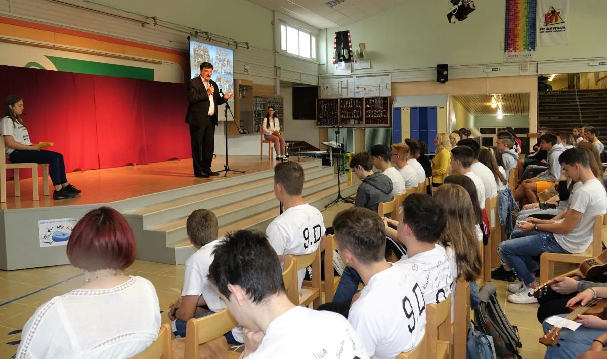 Župan dr. Peter Verlič devetošolcem zaželel veliko uspeha tudi pri nadaljnjem šolanju