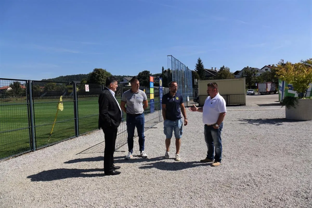 Župan dr. Peter Verlič in direktor občinske uprave mag. Dušan Hočevar sta se sestala z vodstvom Nogometnega kluba Brinje Grosuplje