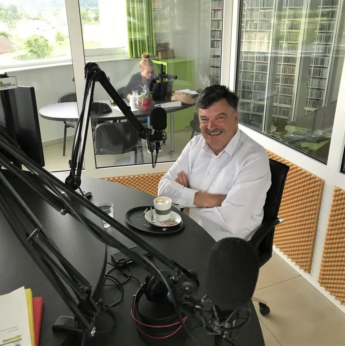 Župan dr. Peter Verlič je vsem mamam zaželel lep materinski dan, vse nas pa povabil, da se v prihodnjih dneh udeležimo čistilnih akcij in očistimo Grosuplje
