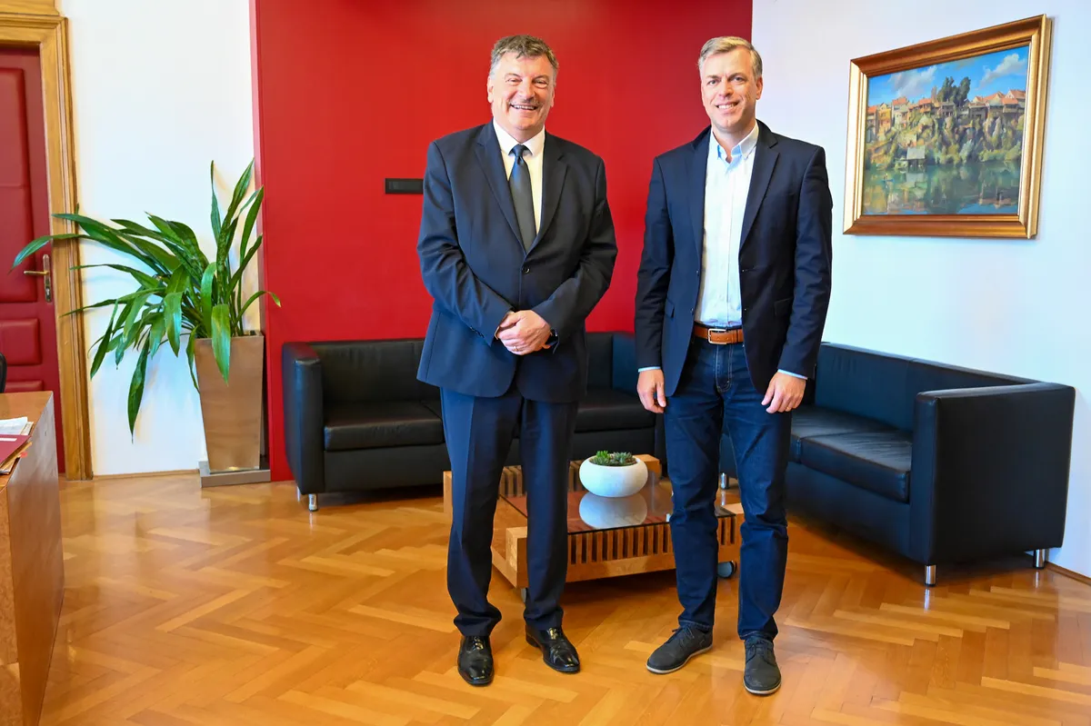 Župan dr. Peter Verlič na delovnem srečanju z novomeškim županom Gregorjem Macedonijem