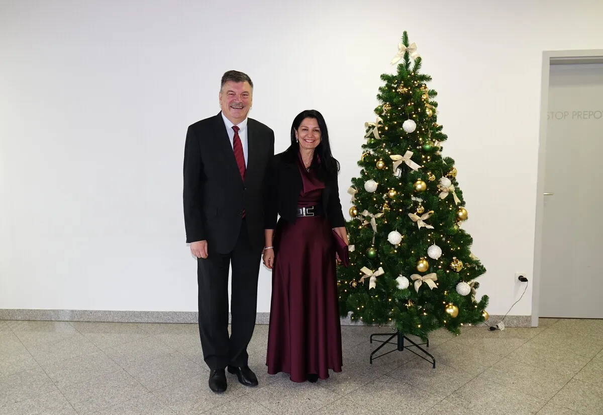 Župan dr. Peter Verlič na novoletnem sprejemu: »Skupaj gradimo močno, povezano in varno skupnost, ki je dom za vse generacije«
