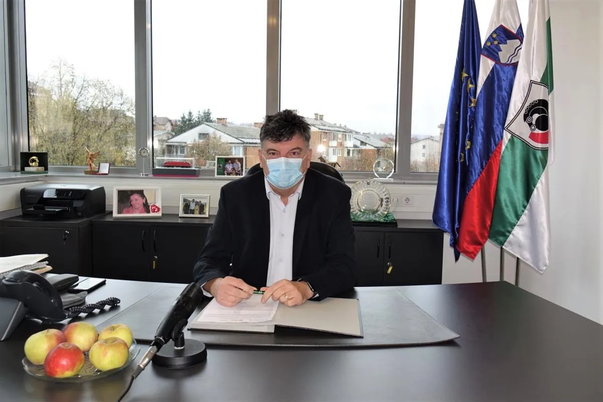 Župan dr. Peter Verlič: "Naprošam vas, da upoštevamo vsa priporočila in navodila, ki jih izdajajo pristojne službe. Skupaj zmoremo."