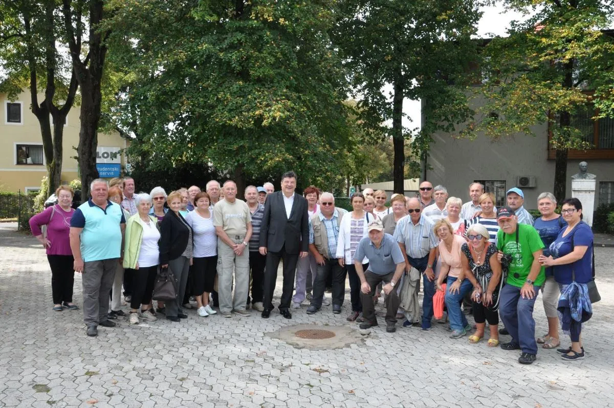 Župan dr. Peter Verlič pozdravil članice in člane Društva upokojencev Dob pri Domžalah